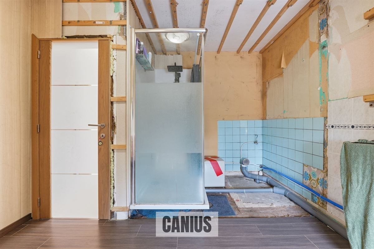 GERENOVEERDE OPEN BEBOUWING MET VIER SLAAPKAMERS