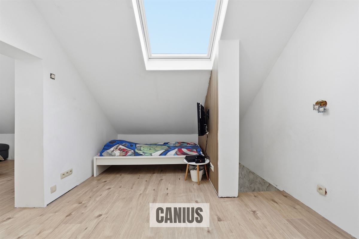 GERENOVEERDE OPEN BEBOUWING MET VIER SLAAPKAMERS