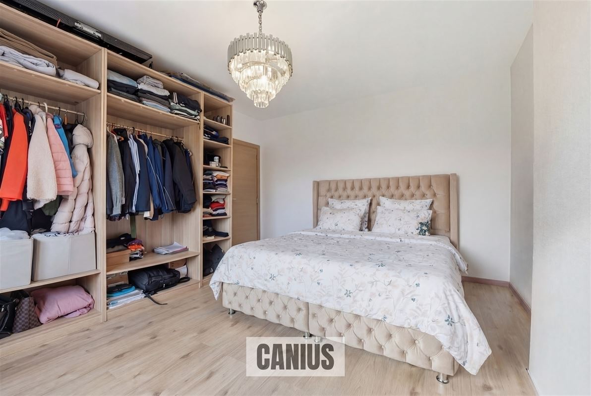 GERENOVEERDE OPEN BEBOUWING MET VIER SLAAPKAMERS