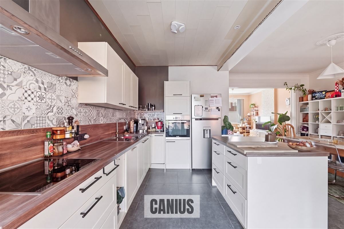 CHARMANTE, GERENOVEERDE WONING MET 2 SLPK