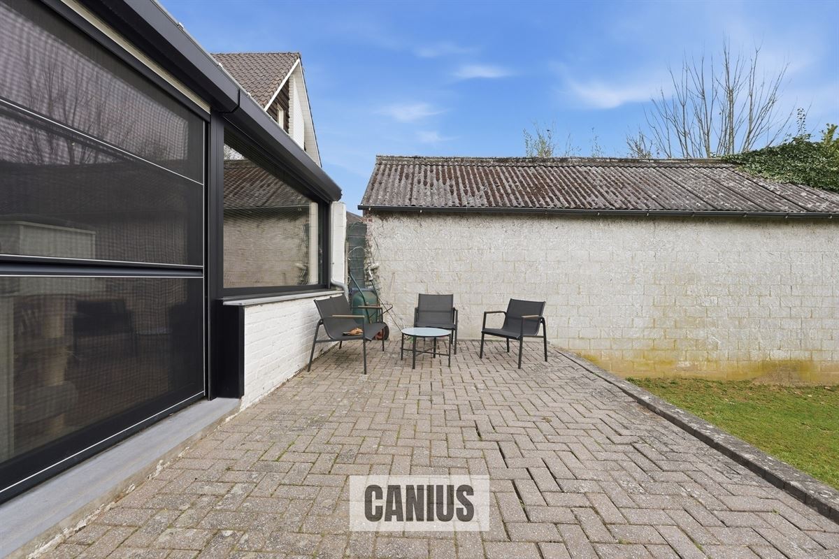 GERENOVEERDE OPEN BEBOUWING MET VIER SLAAPKAMERS