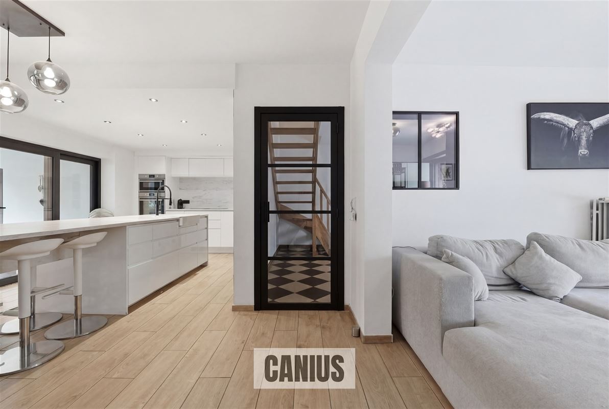 GERENOVEERDE OPEN BEBOUWING MET VIER SLAAPKAMERS