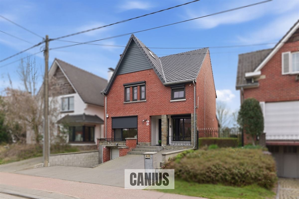 GERENOVEERDE OPEN BEBOUWING MET VIER SLAAPKAMERS
