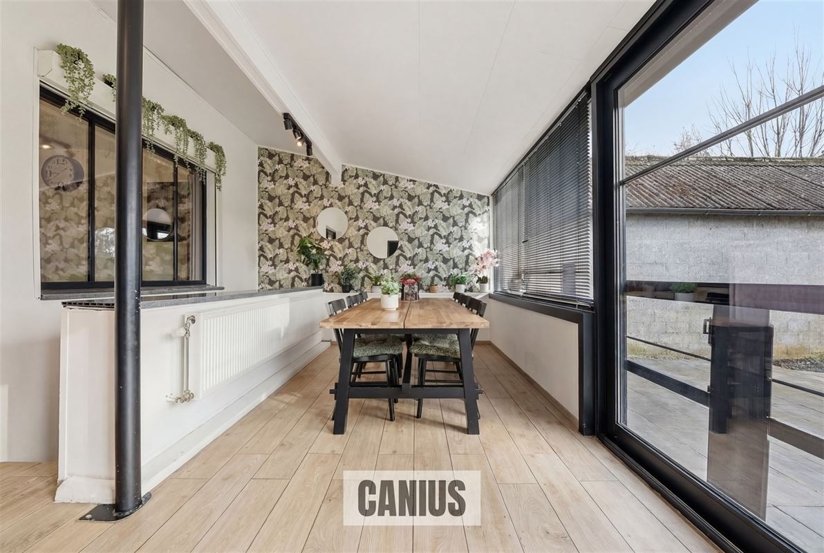 GERENOVEERDE OPEN BEBOUWING MET VIER SLAAPKAMERS