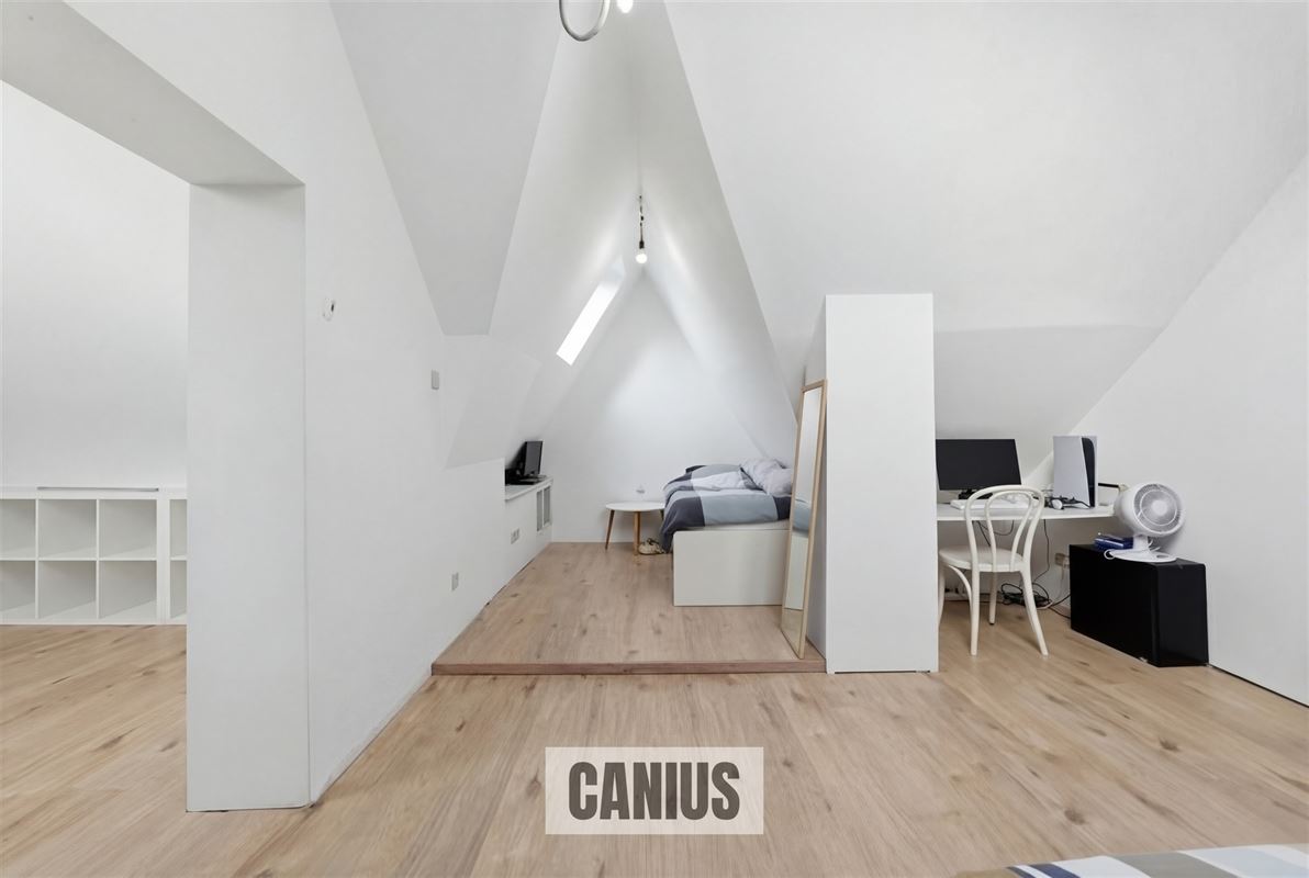 GERENOVEERDE OPEN BEBOUWING MET VIER SLAAPKAMERS
