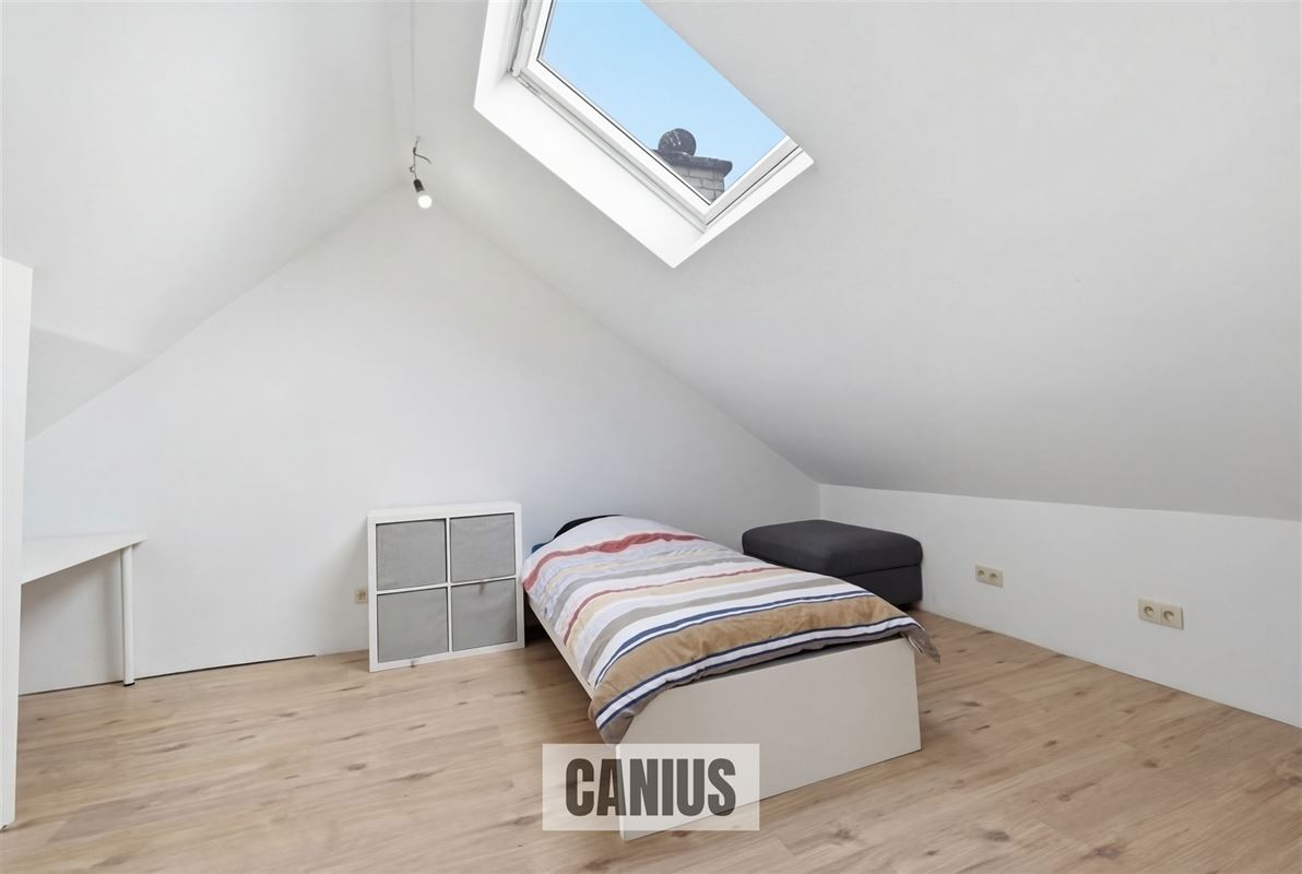 GERENOVEERDE OPEN BEBOUWING MET VIER SLAAPKAMERS