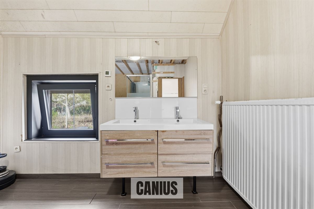 GERENOVEERDE OPEN BEBOUWING MET VIER SLAAPKAMERS