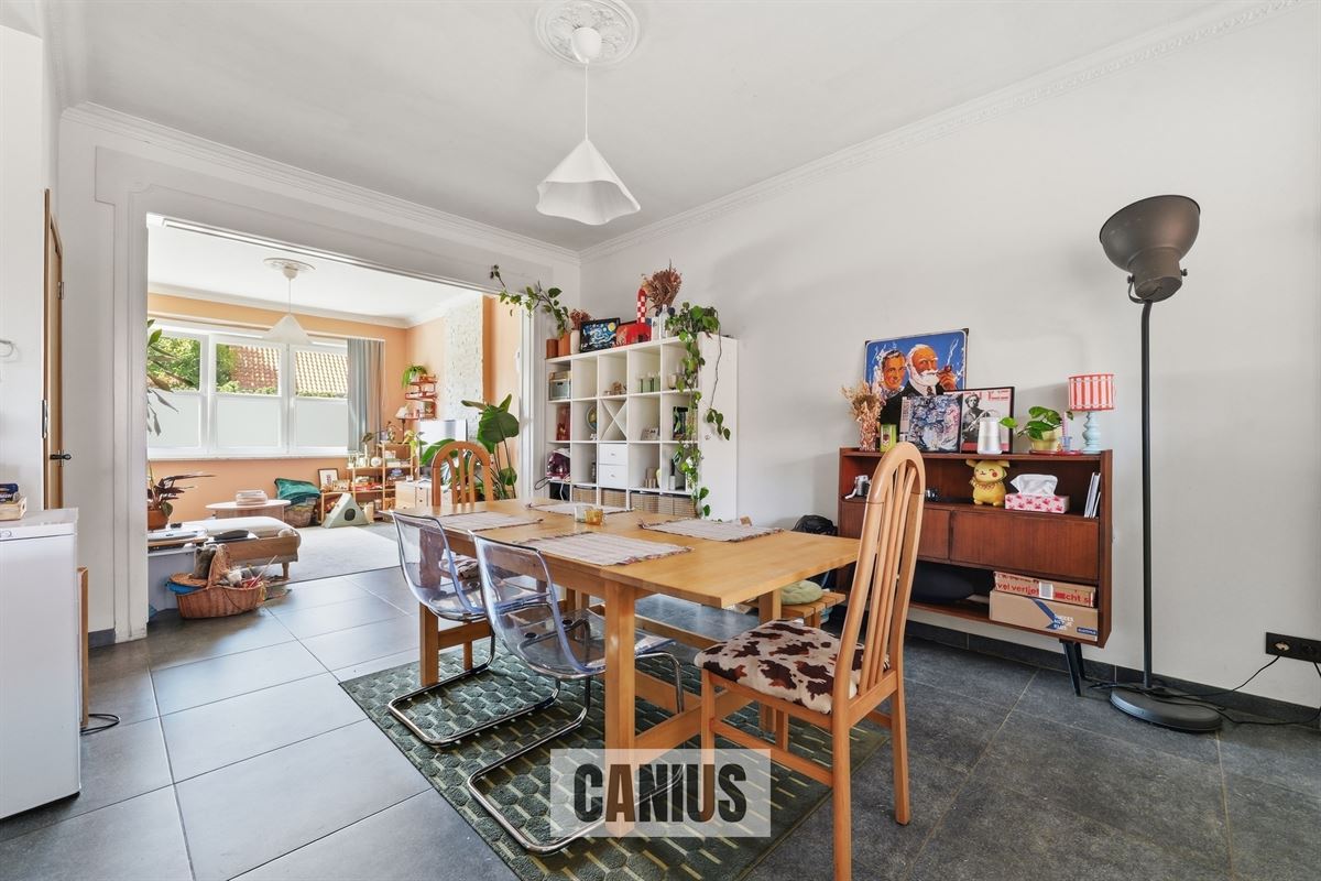 CHARMANTE, GERENOVEERDE WONING MET 2 SLPK