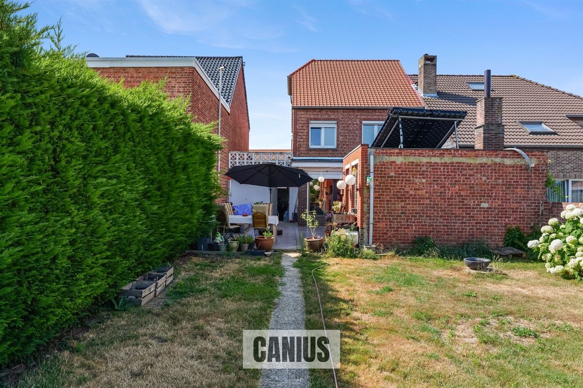 CHARMANTE, GERENOVEERDE WONING MET 2 SLPK