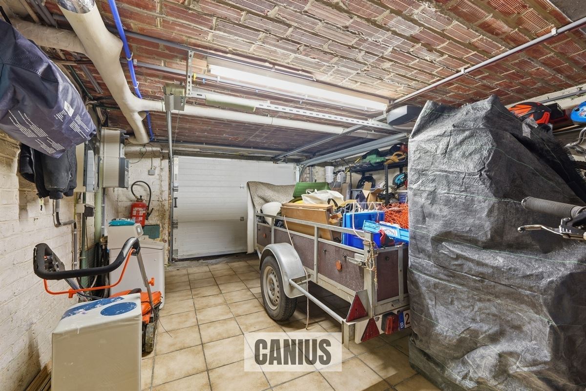 GERENOVEERDE OPEN BEBOUWING MET VIER SLAAPKAMERS