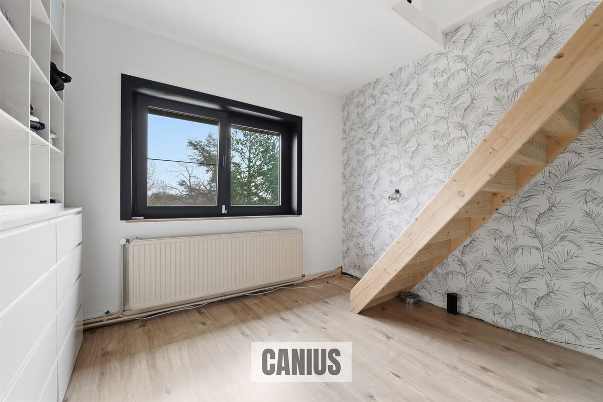 GERENOVEERDE OPEN BEBOUWING MET VIER SLAAPKAMERS