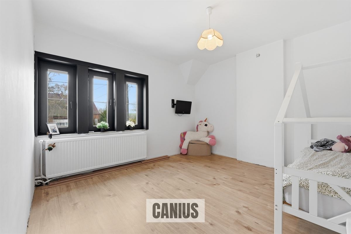 GERENOVEERDE OPEN BEBOUWING MET VIER SLAAPKAMERS