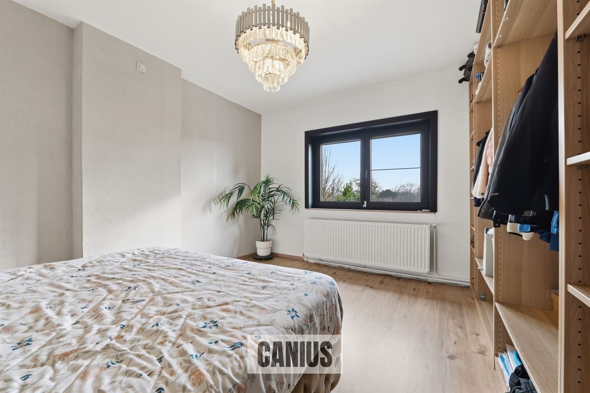 GERENOVEERDE OPEN BEBOUWING MET VIER SLAAPKAMERS