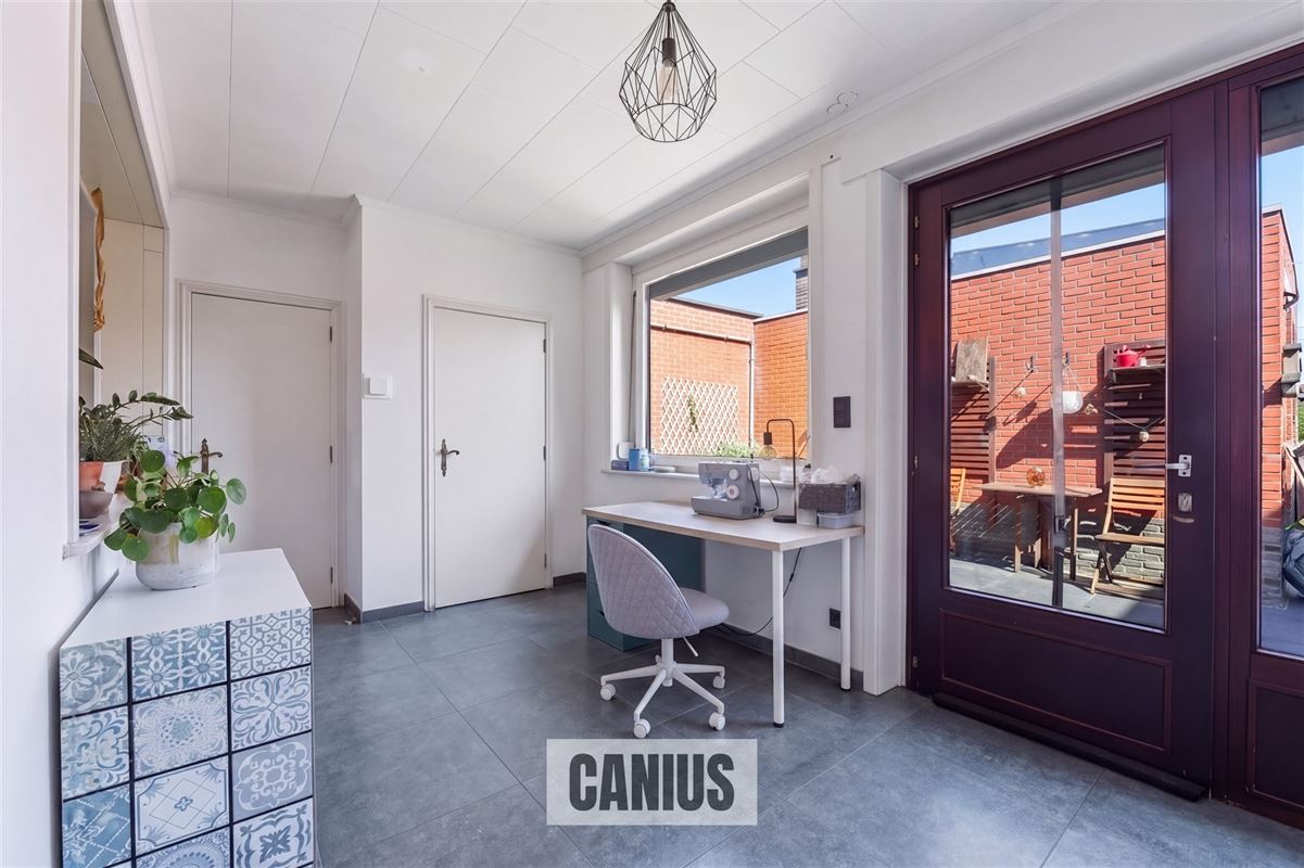 CHARMANTE, GERENOVEERDE WONING MET 2 SLPK