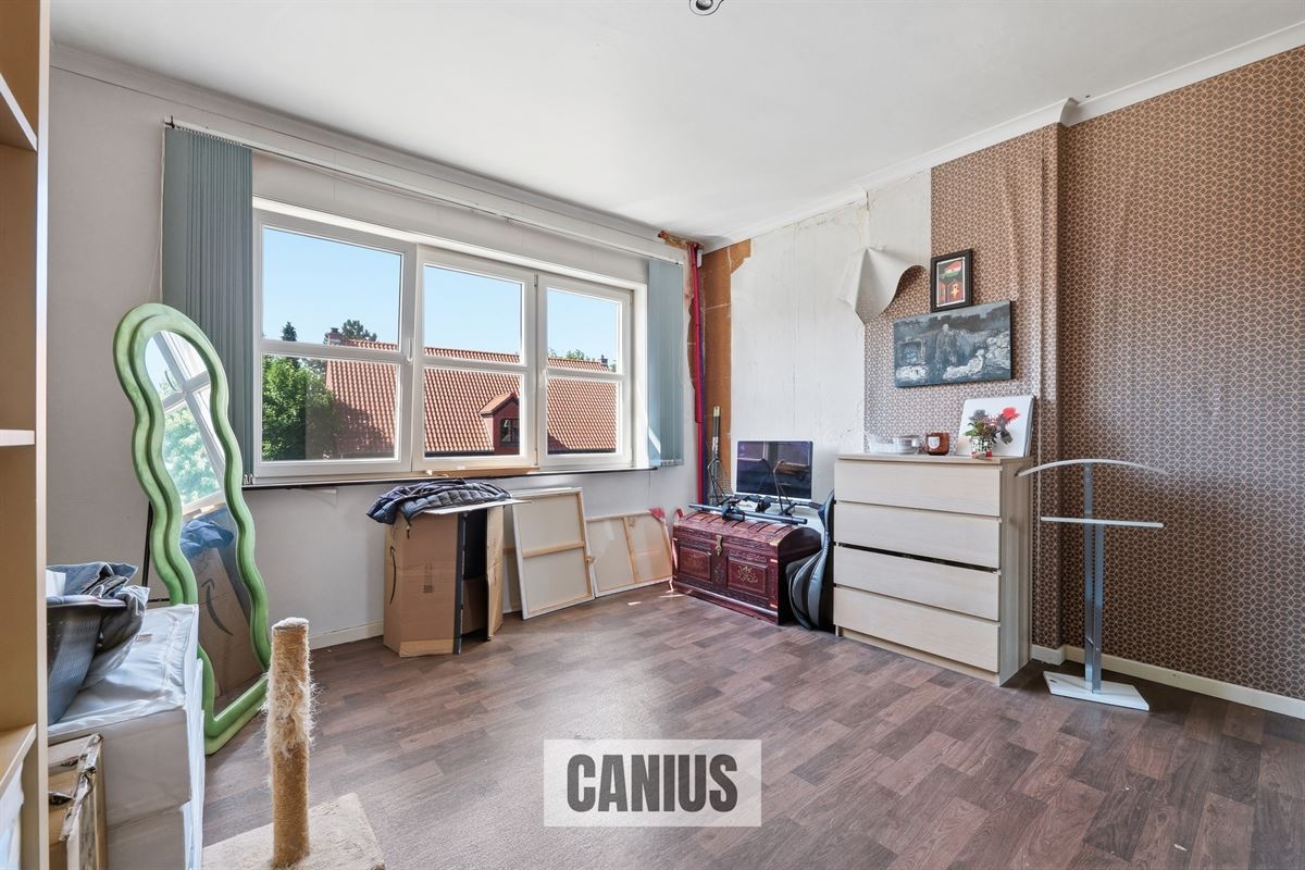 CHARMANTE, GERENOVEERDE WONING MET 2 SLPK