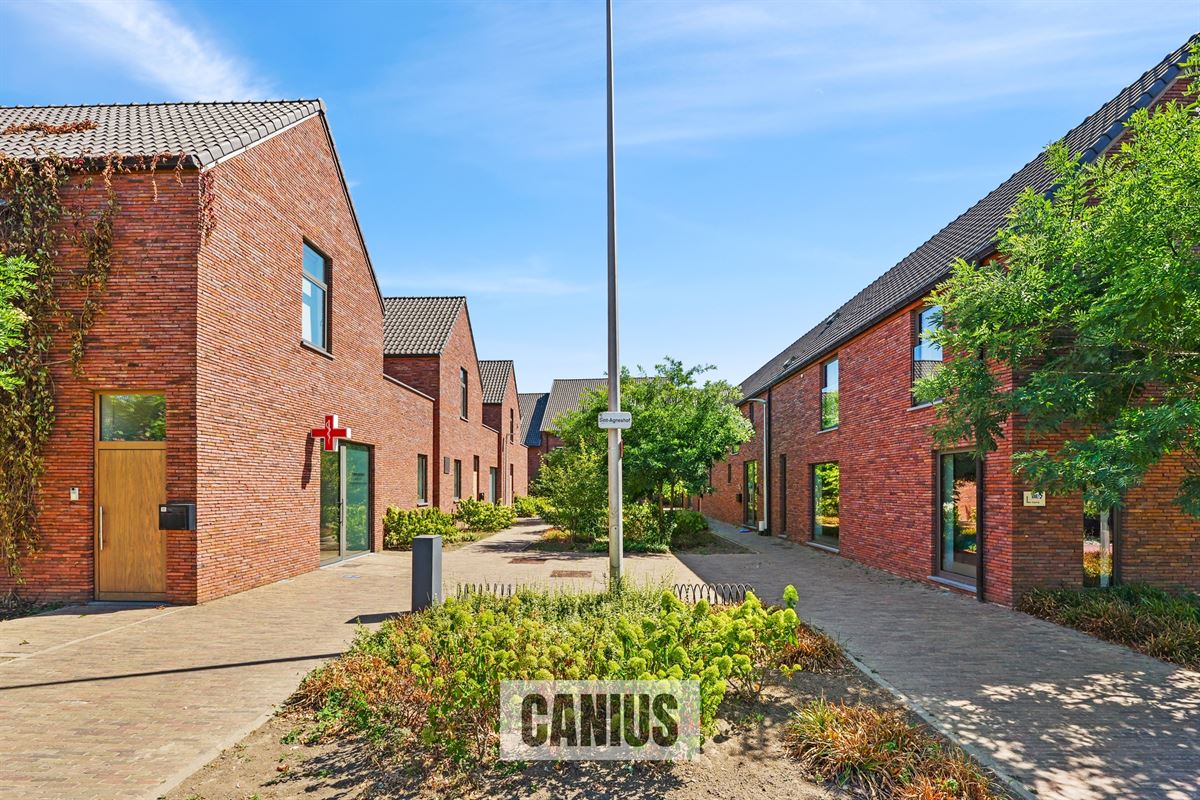 KANTOORGEBOUW MET PRAKTIJKRUIMTES OP TOPLOCATIE