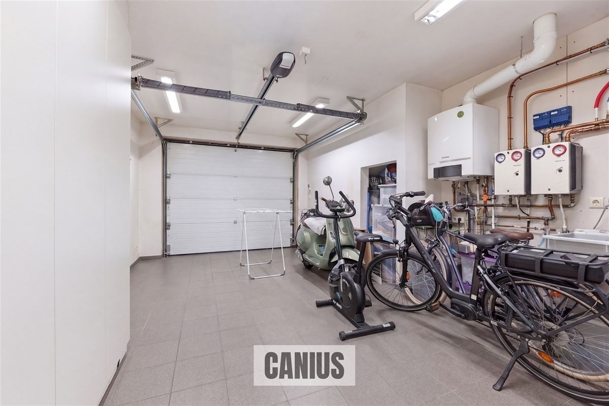 MODERNE, INSTAPKLARE WONING MET 3 SLPK EN ZUIDGERICHTE TUIN