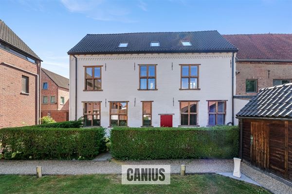 STATIGE WONING MET 3 SLKS EN TERRAS