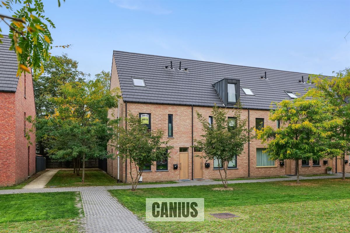 RUSTIG GELEGEN WONING MET 4 SLKS NABIJ HET STADSCENRUM