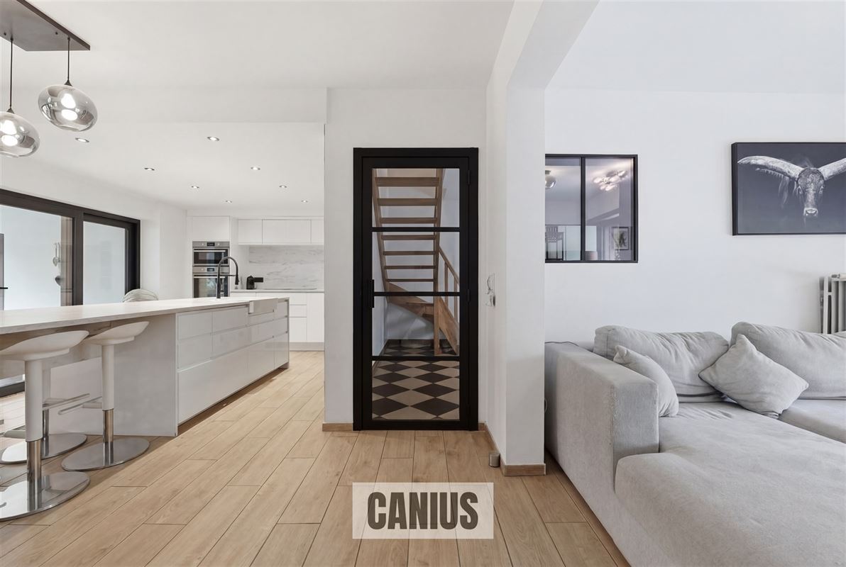 GERENOVEERDE OPEN BEBOUWING MET VIER SLAAPKAMERS