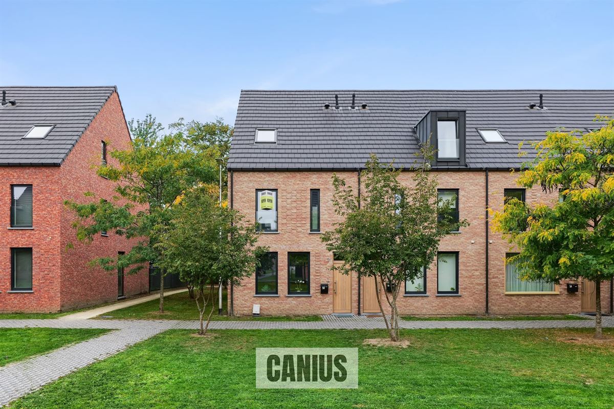 RUSTIG GELEGEN WONING MET 4 SLKS NABIJ HET STADSCENRUM