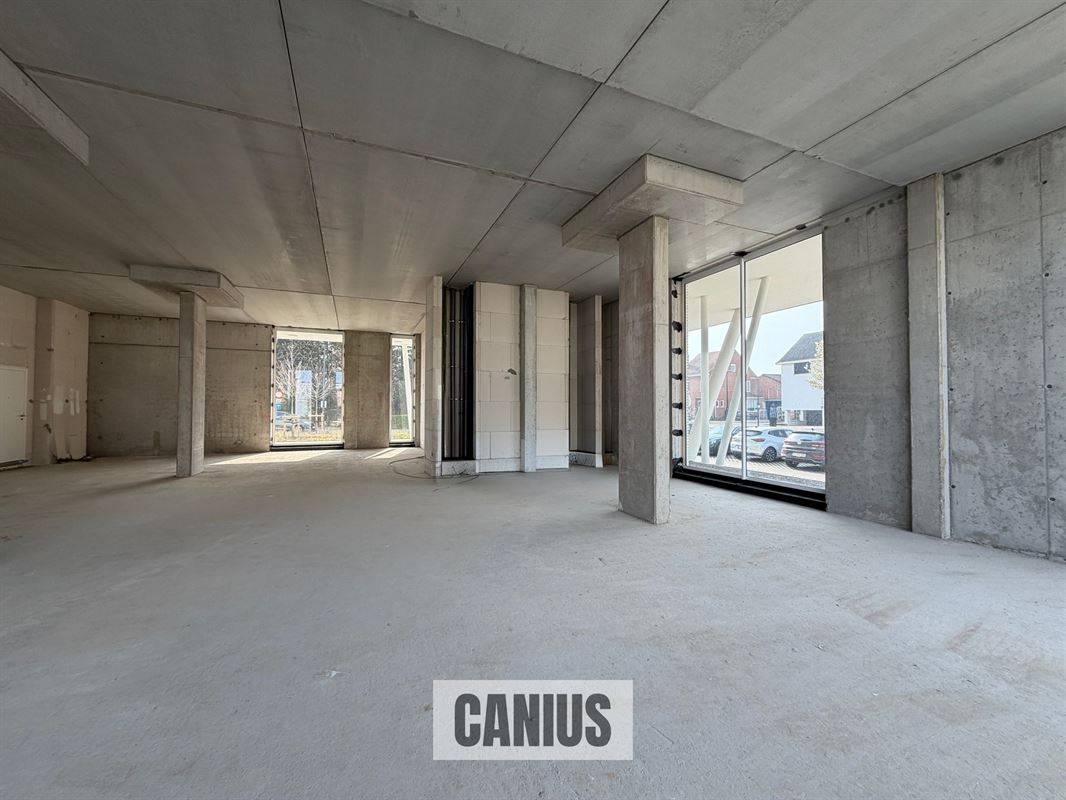 GELIJKVLOERSE CASCO-KANTOORRUIMTE VAN 491 M² MET TAL VAN MOGELIJKHEDEN