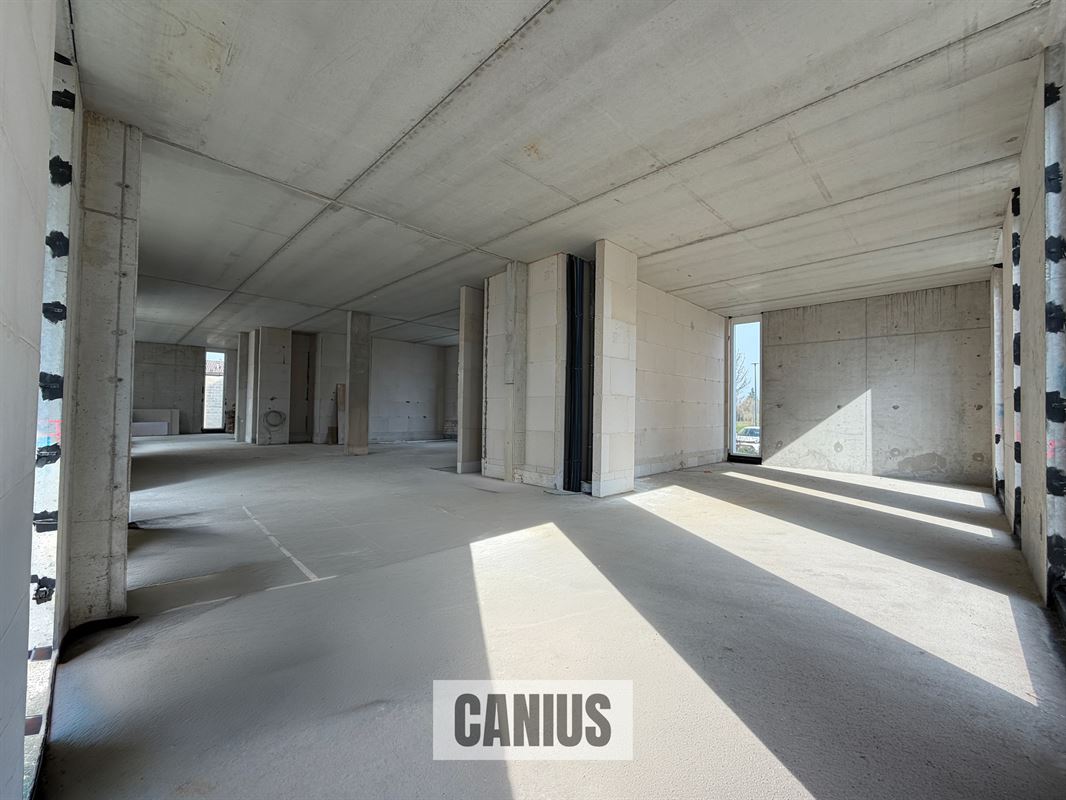 GELIJKVLOERSE CASCO-KANTOORRUIMTE VAN 314 M² MET TAL VAN MOGELIJKHEDEN