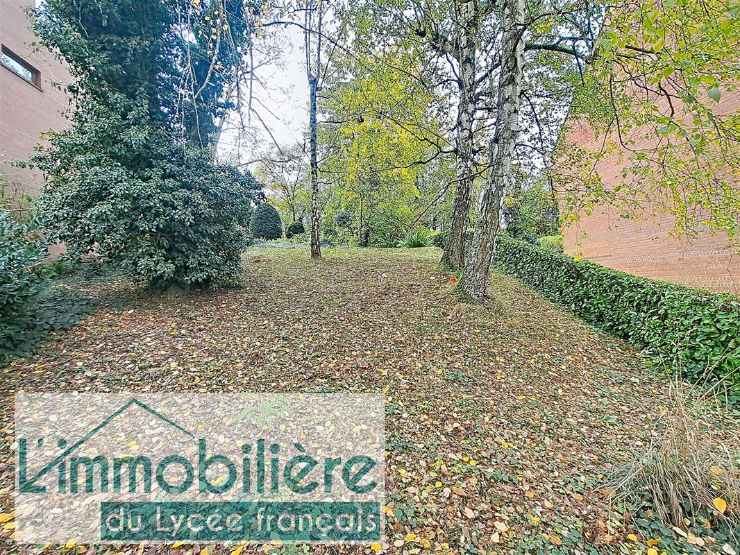 Rare terrain à bâtir dans un quartier prisé