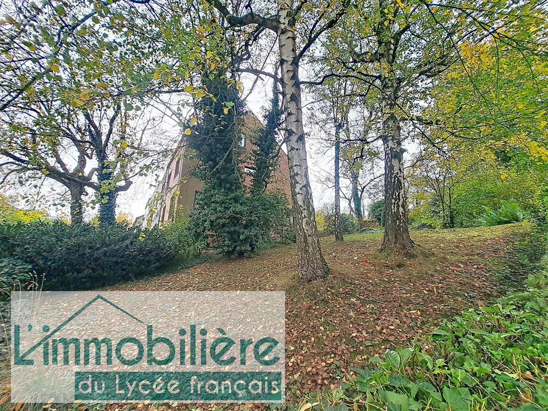 Rare terrain à bâtir dans un quartier prisé