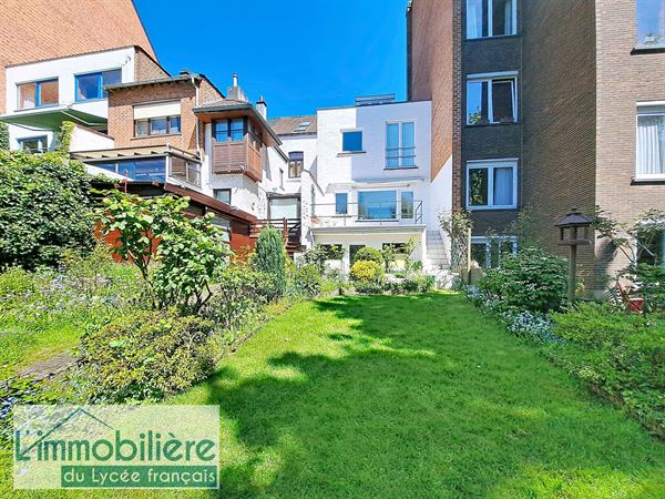 Lumineuse maison 4 chambres avec jardin bucolique