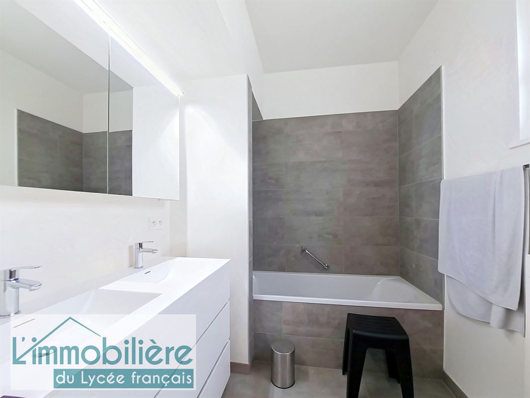 Lumineux appartement meublé 3 chambres + parking
