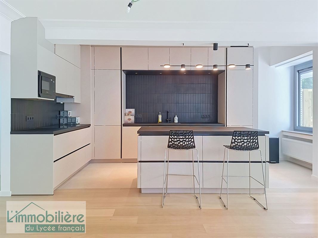 Appartement rénové 2 ch + 1 bureau avec terrasse plein sud
