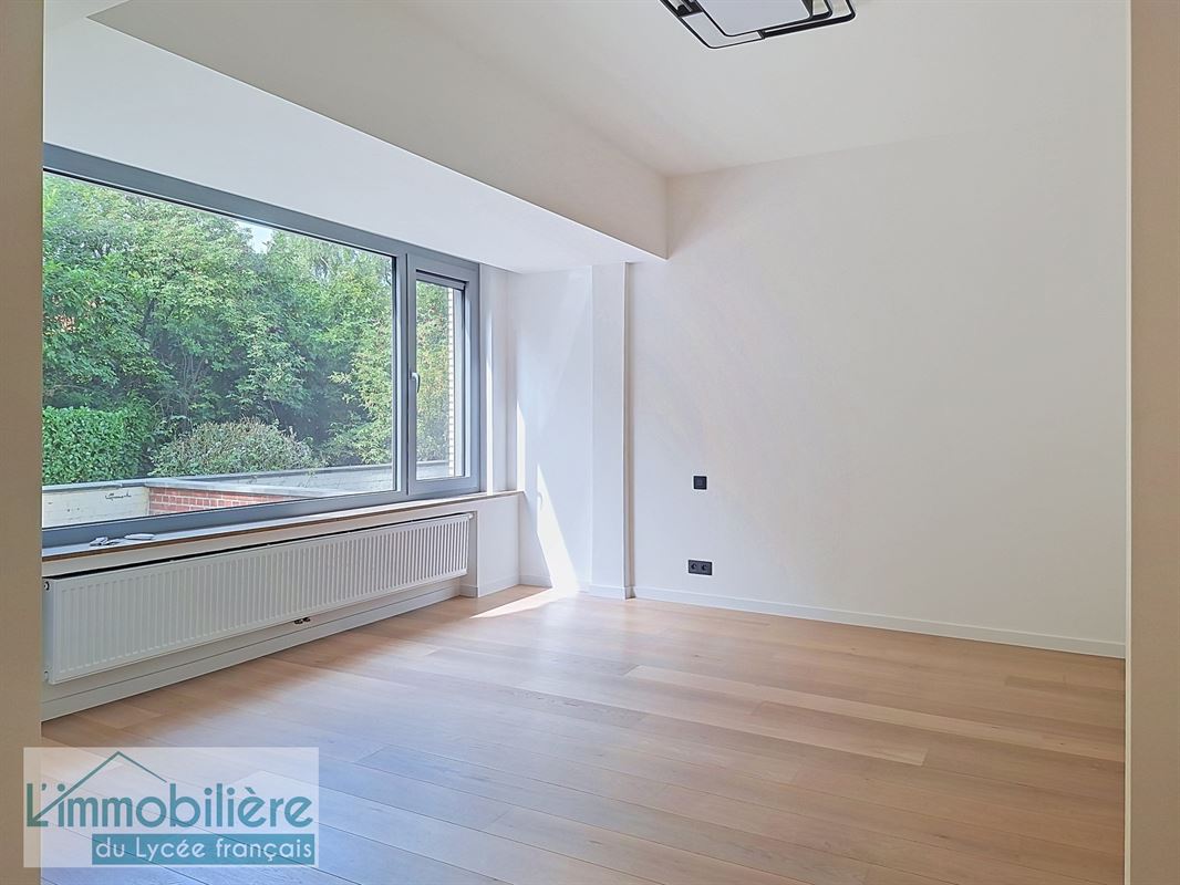 Appartement rénové 2 ch + 1 bureau avec terrasse plein sud