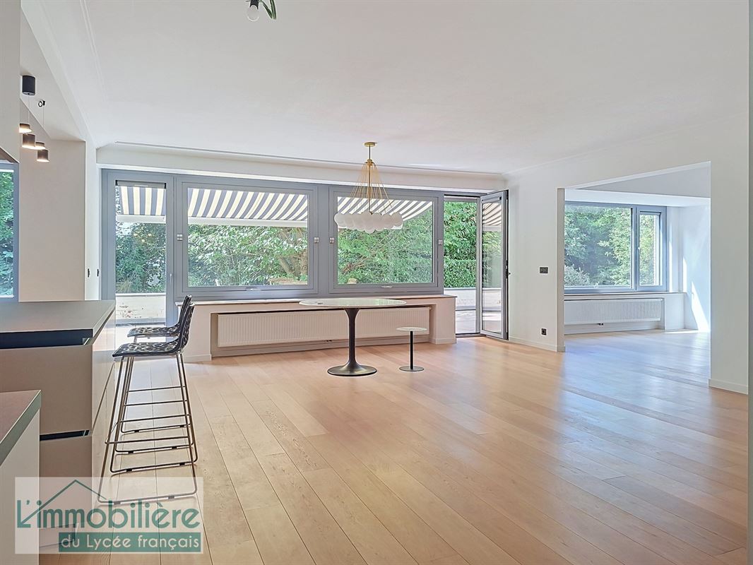 Appartement rénové 2 ch + 1 bureau avec terrasse plein sud