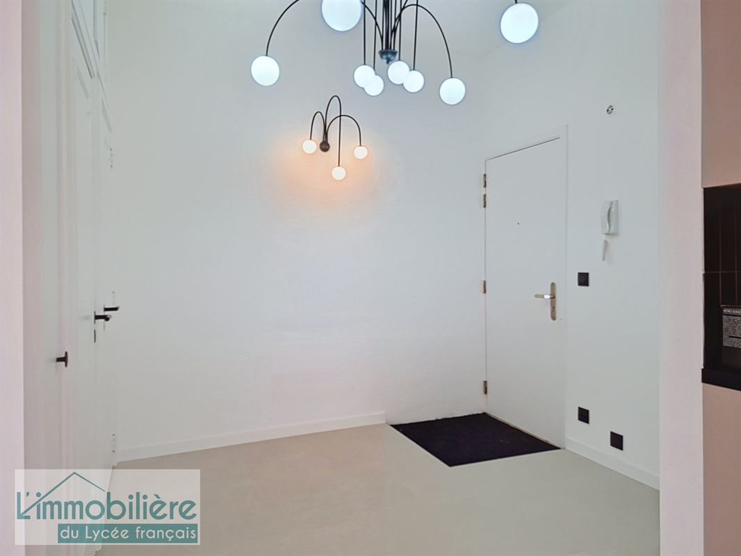 Appartement rénové 2 ch + 1 bureau avec terrasse plein sud