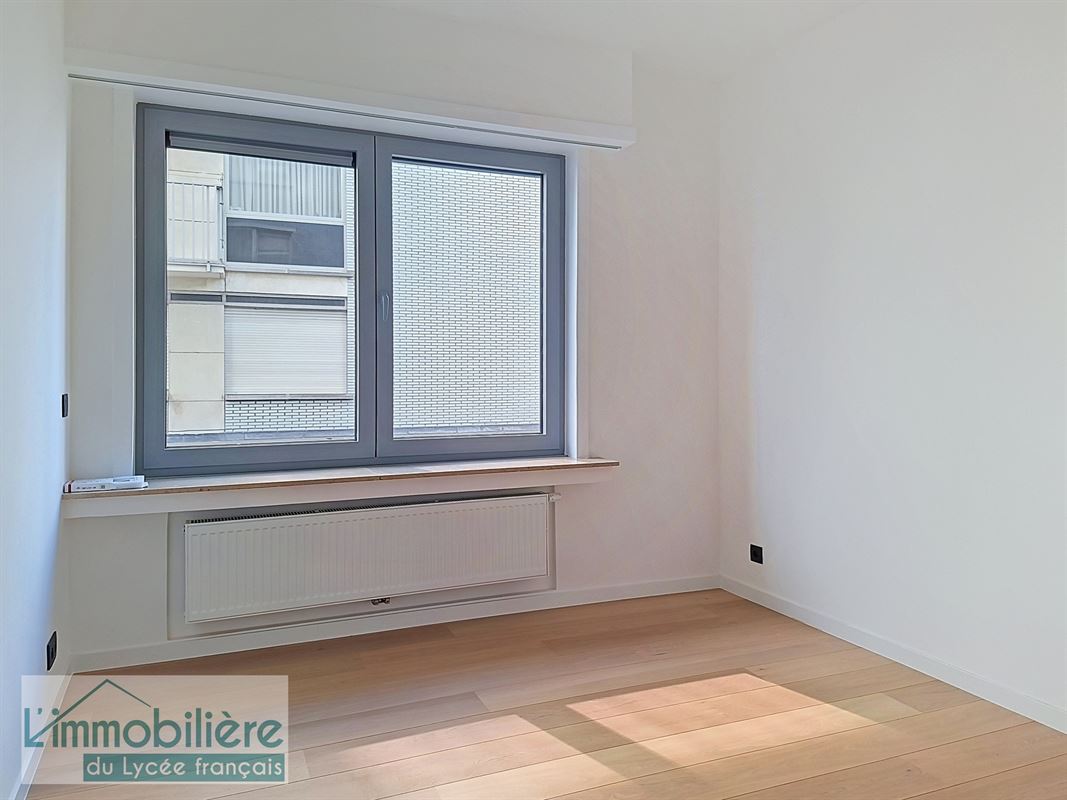 Appartement rénové 2 ch + 1 bureau avec terrasse plein sud