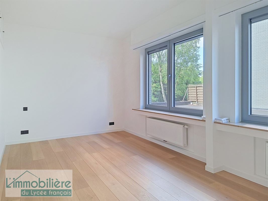 Appartement rénové 2 ch + 1 bureau avec terrasse plein sud