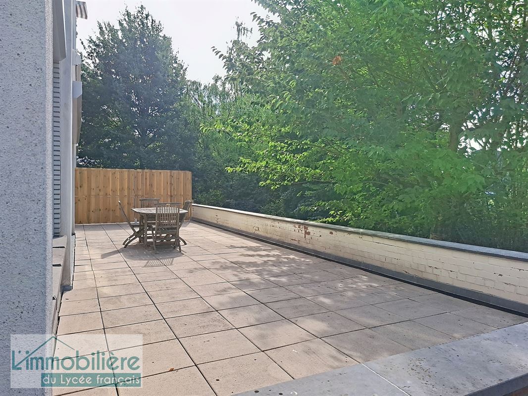 Appartement rénové 2 ch + 1 bureau avec terrasse plein sud
