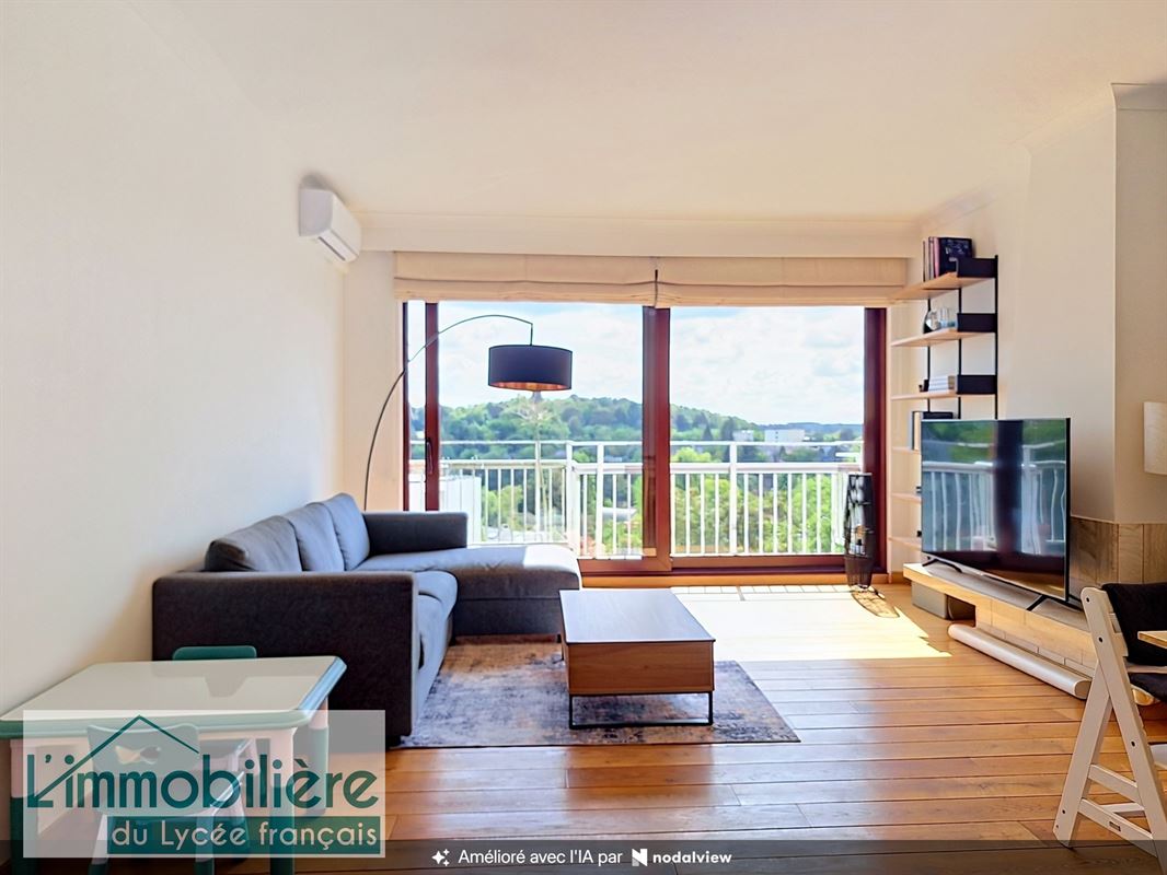 Lumineux appartement 2 chambres + bureau