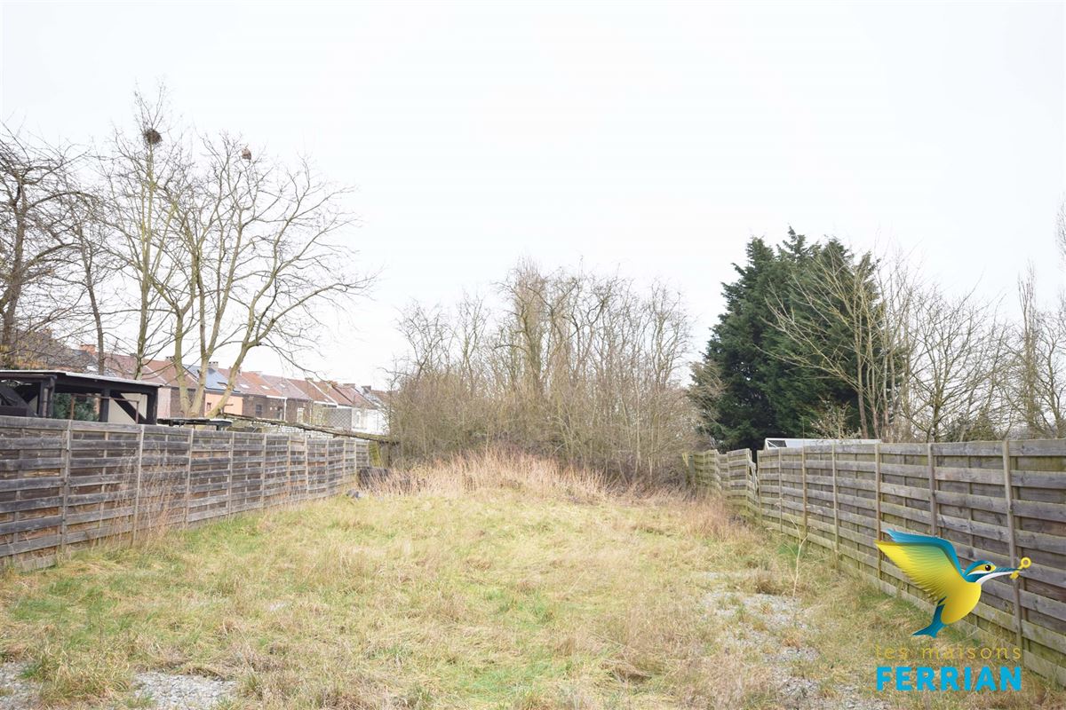 Terrain à bâtir à MONTIGNIES-SUR-SAMBRE (0 chambre)
