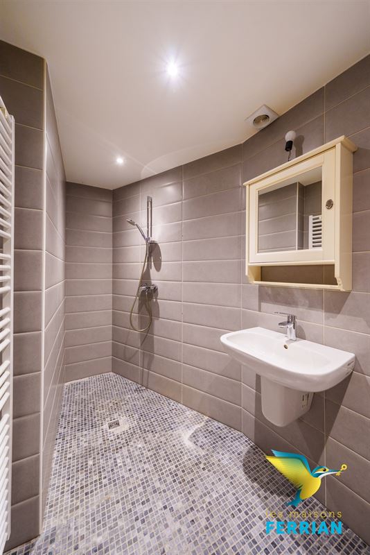 Immeuble de rapport - Appartement(s) à BOUFFIOULX (4 chambres)