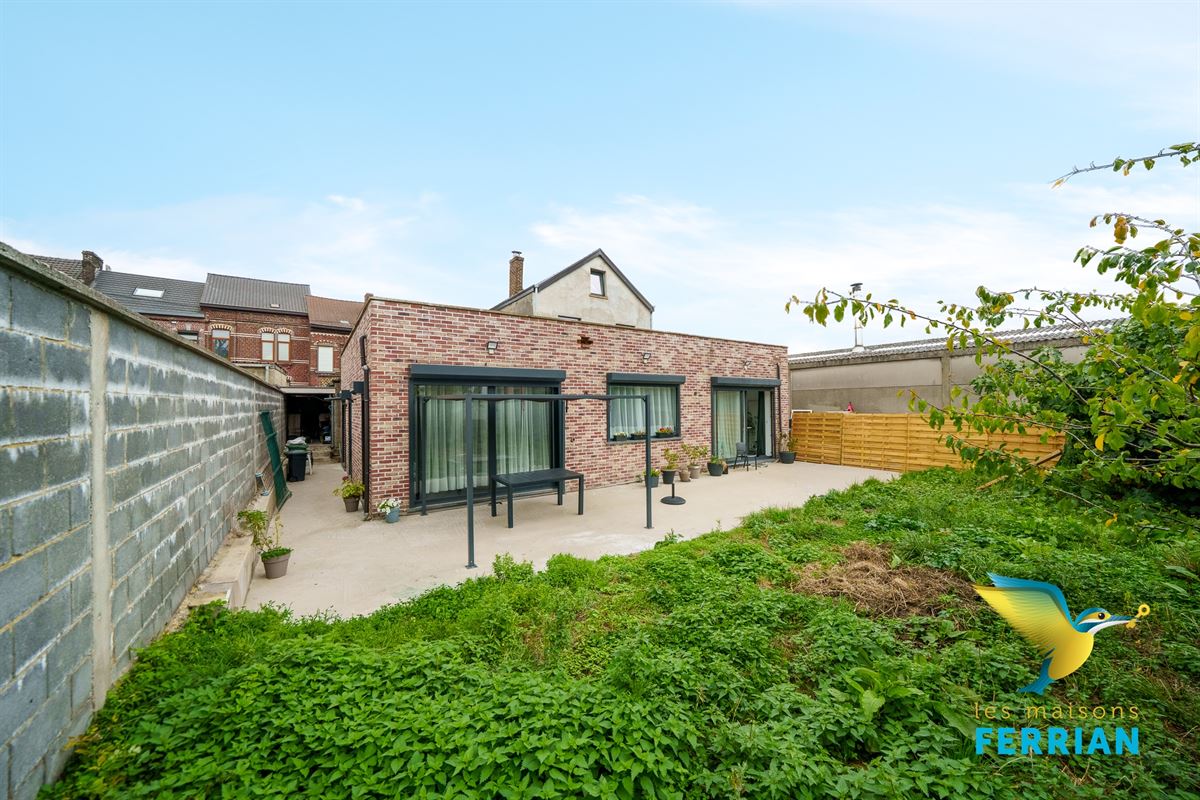 Maison unifamiliale à LODELINSART (5 chambres)