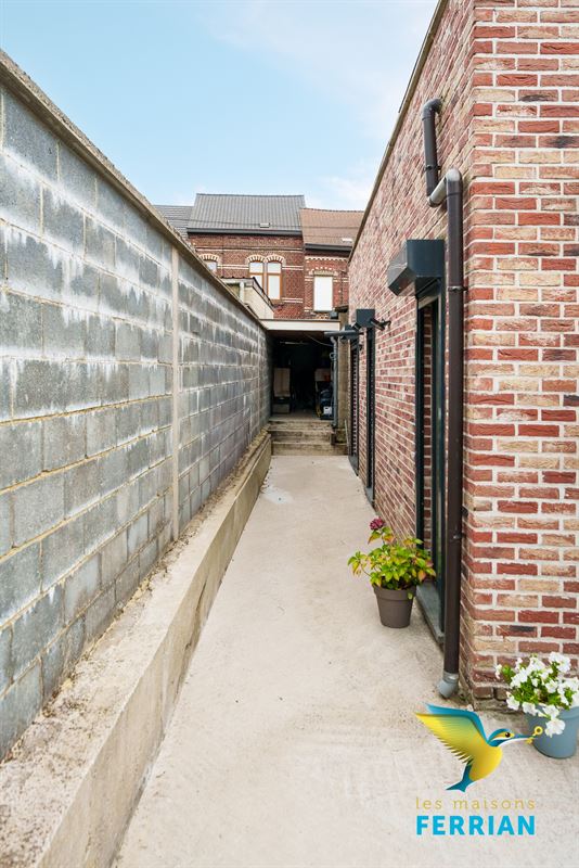 Maison unifamiliale à LODELINSART (5 chambres)