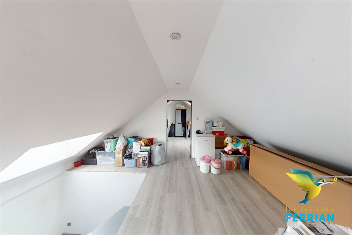 Maison unifamiliale à LODELINSART (5 chambres)