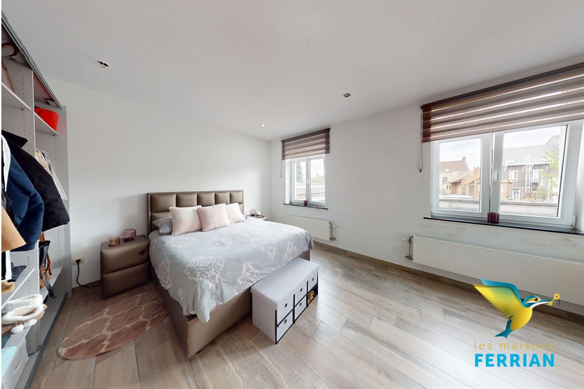 Maison unifamiliale à LODELINSART (5 chambres)