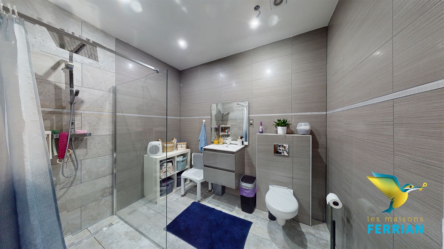 Maison unifamiliale à LODELINSART (5 chambres)