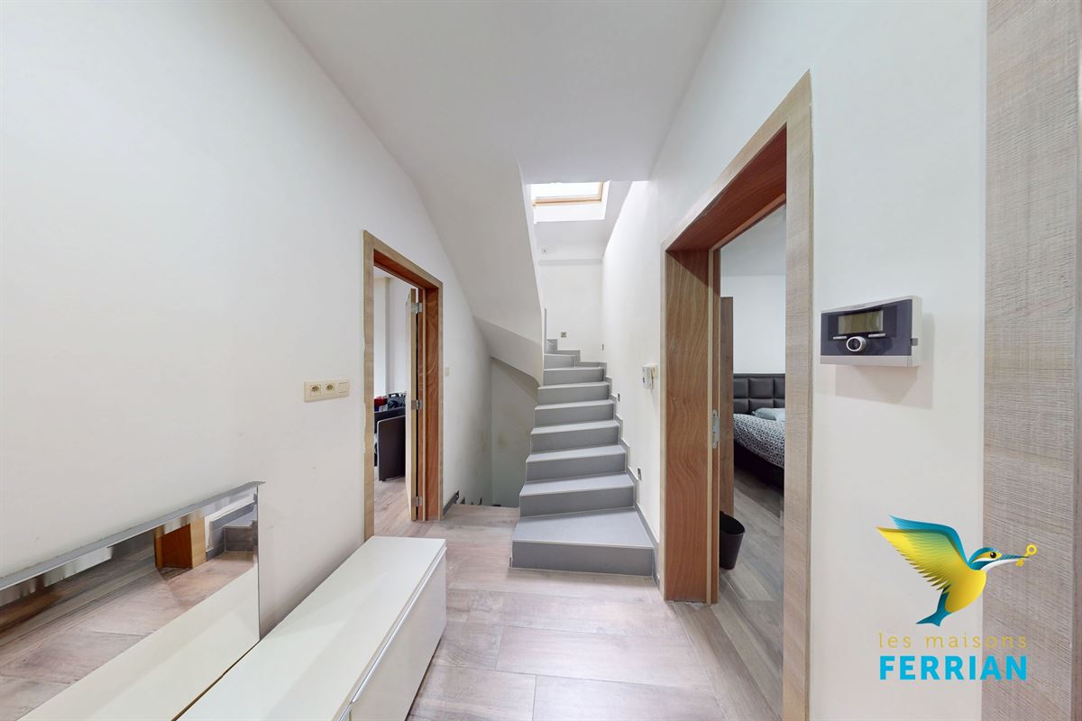 Maison unifamiliale à LODELINSART (5 chambres)