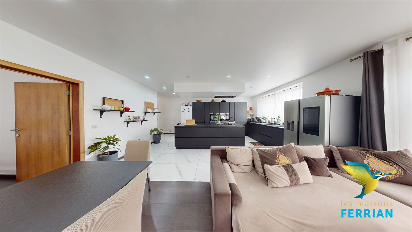 Maison unifamiliale à LODELINSART (5 chambres)