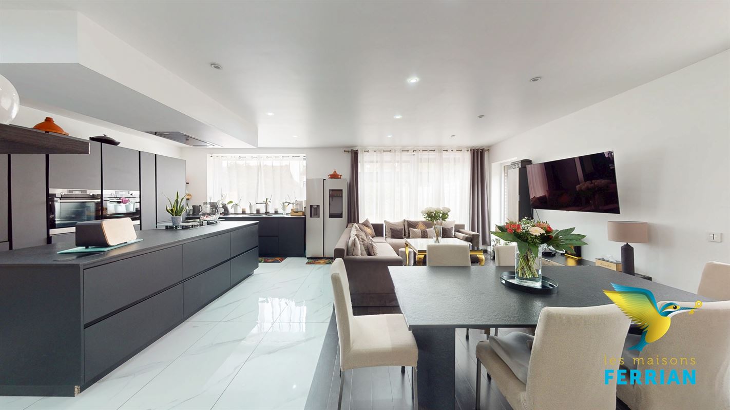 Maison unifamiliale à LODELINSART (5 chambres)