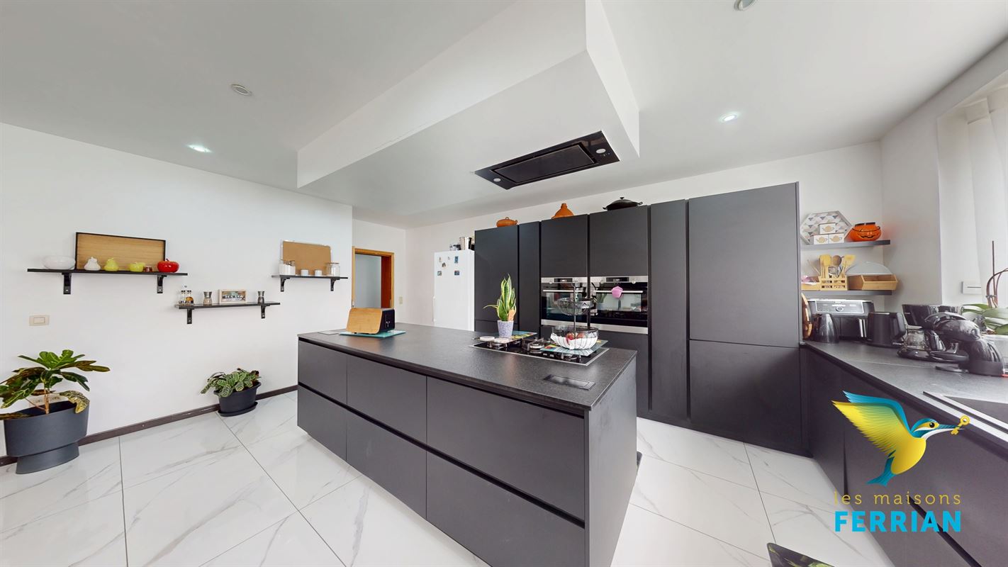 Maison unifamiliale à LODELINSART (5 chambres)